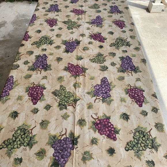 Table cloths - Picture 3 of 6